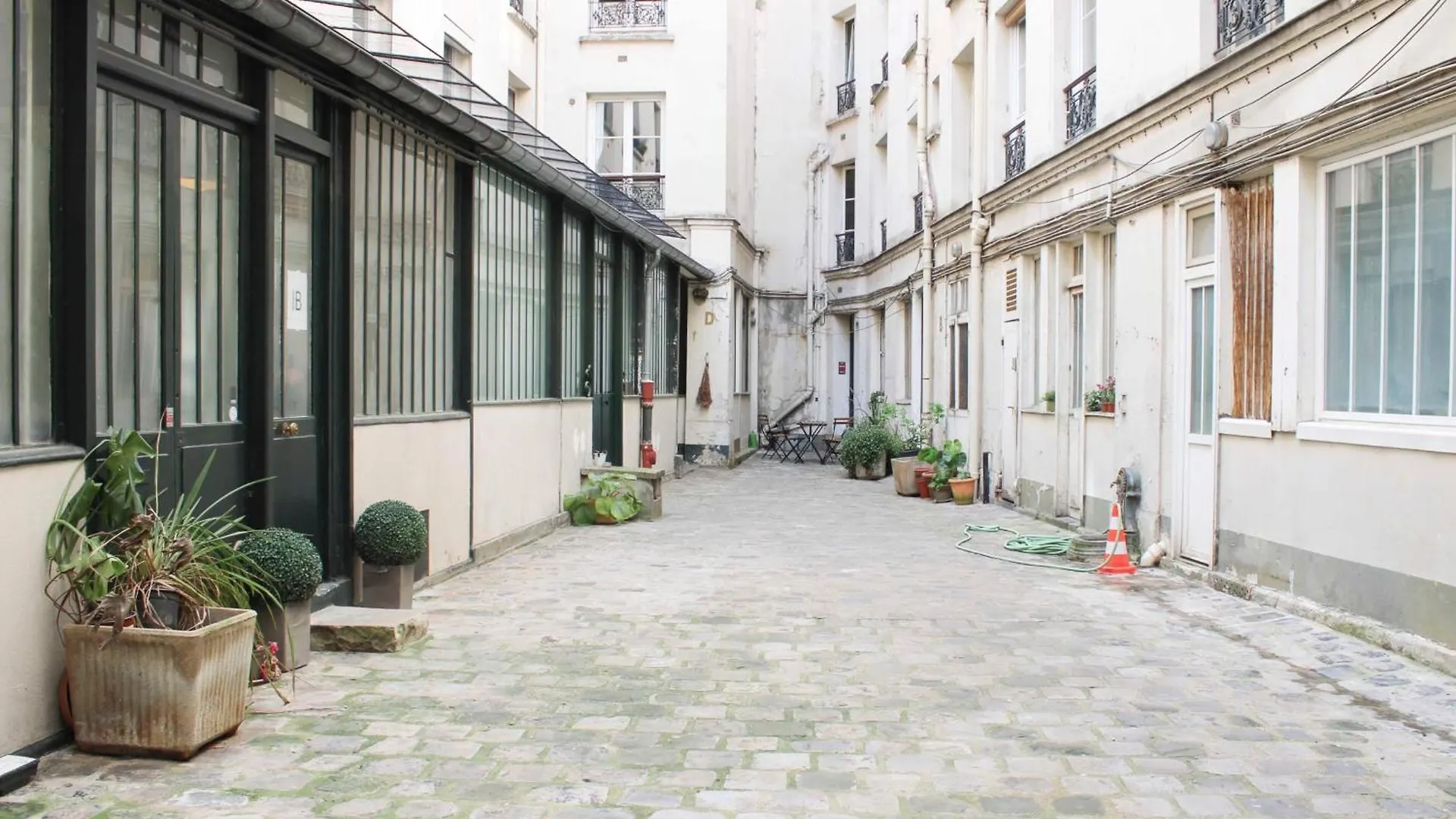 Cozy Apartment For 2 In The 11Th Paris